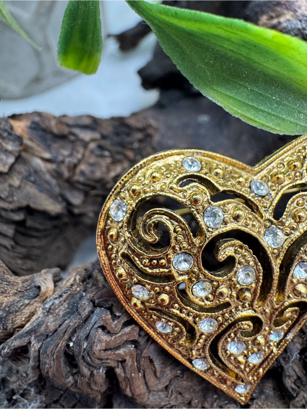 1928 vintage gold tone heart with clear rhinestones, EUC. 1 1/2”. - Picture 3 of 4